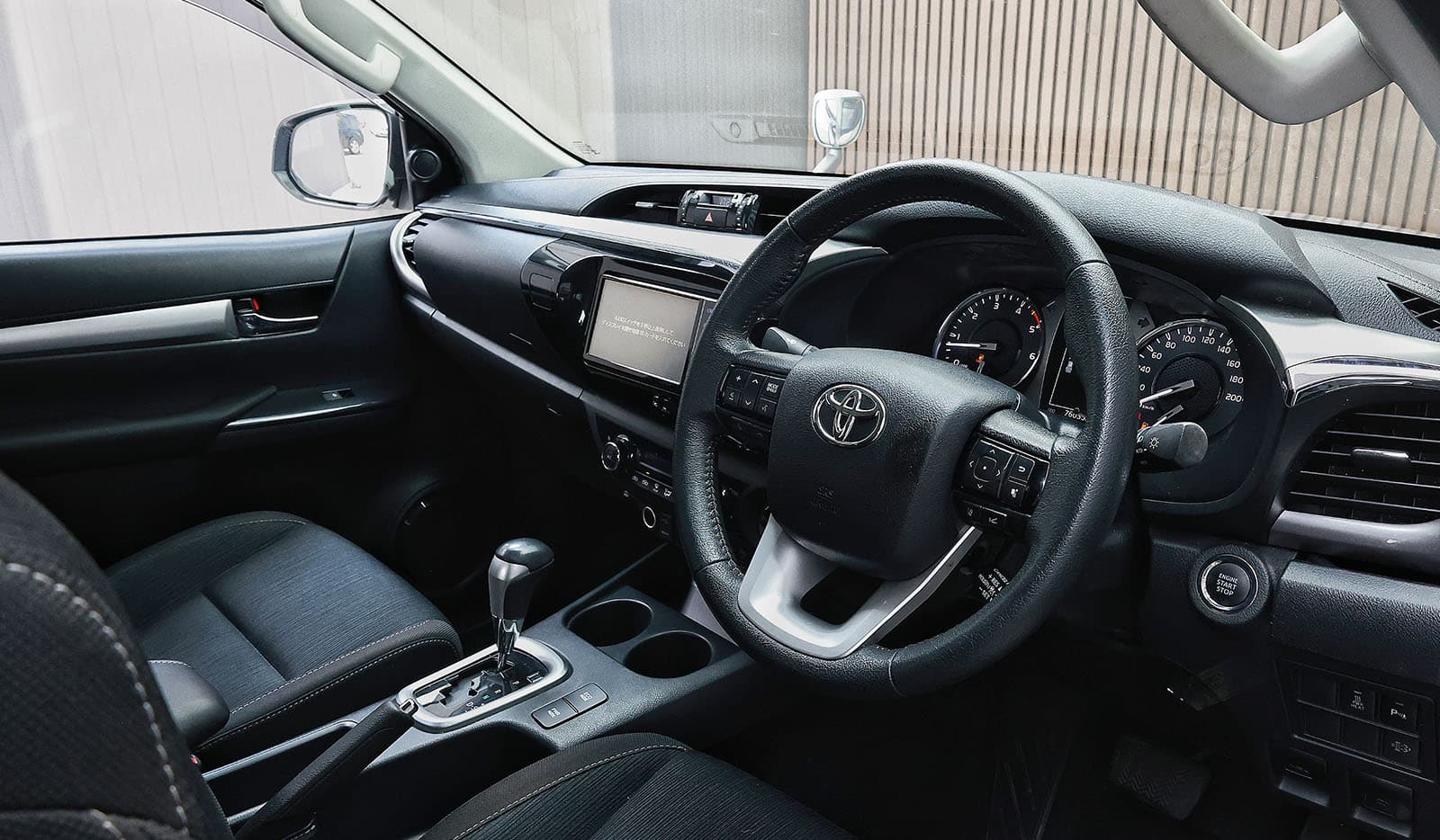 2021 Toyota Hilux image-8