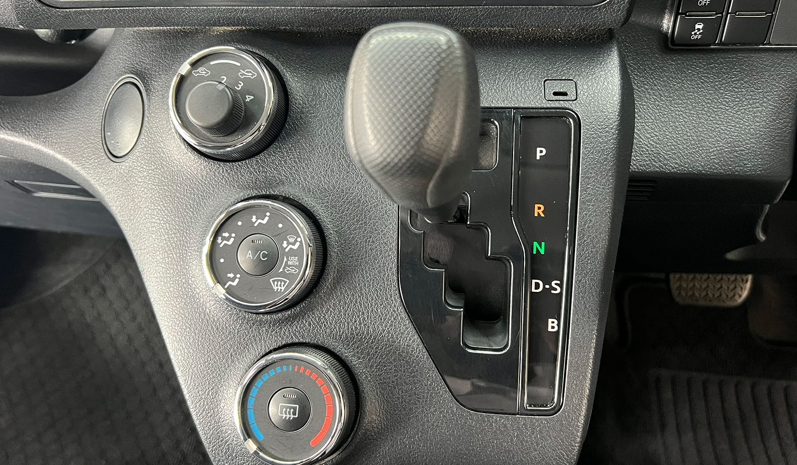 2019 Toyota Sienta Fanbase X image-9