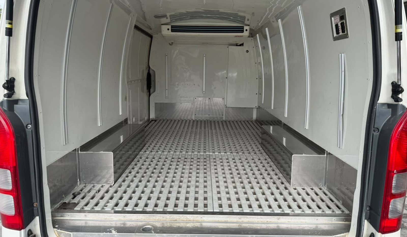 2018 Toyota Hiace Frozen Van image-10