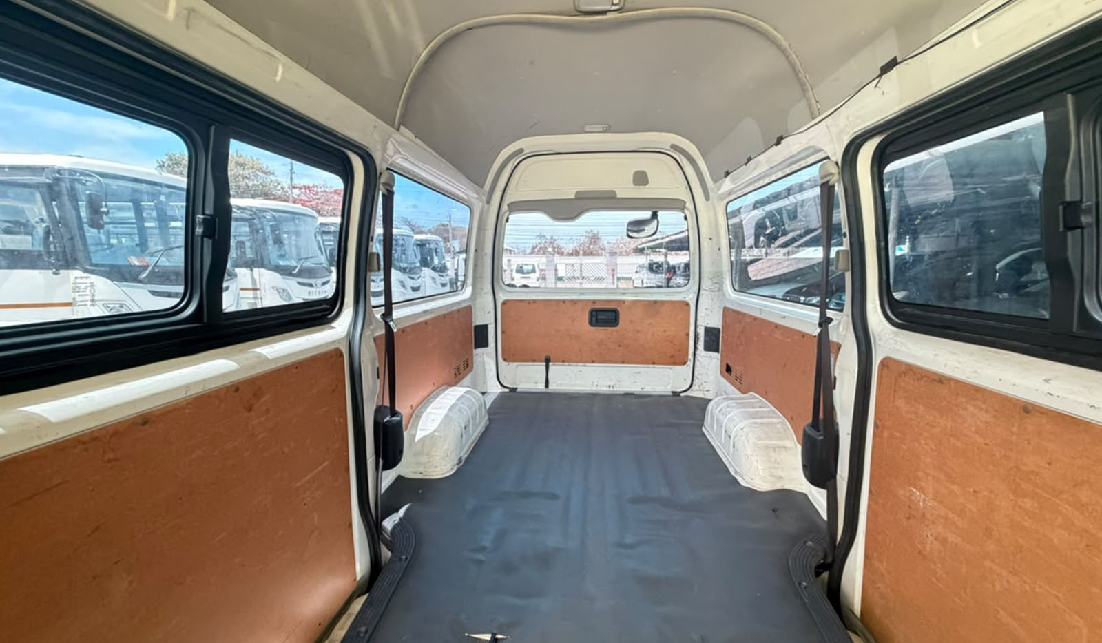 2019 Toyota Hiace DX image-12