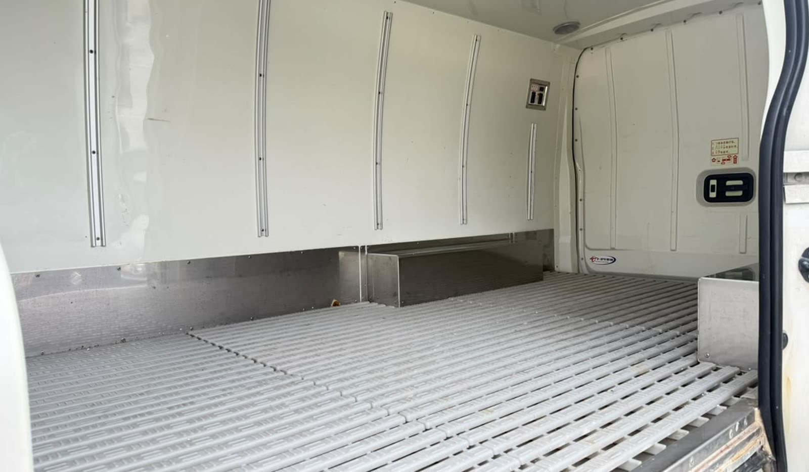 2018 Toyota Hiace Frozen Van image-9