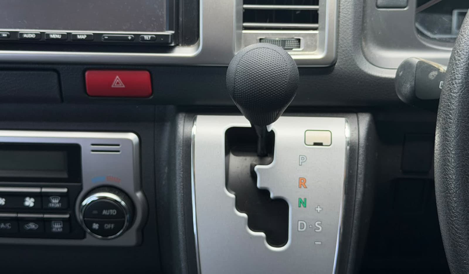 2019 Toyota Hiace DX image-9