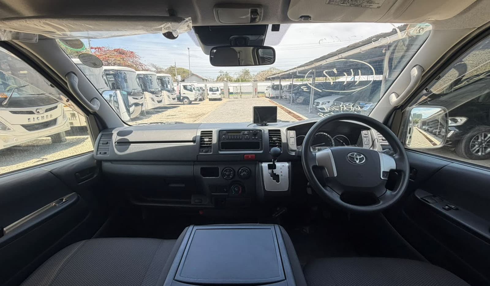 2019 Toyota Hiace DX image-8