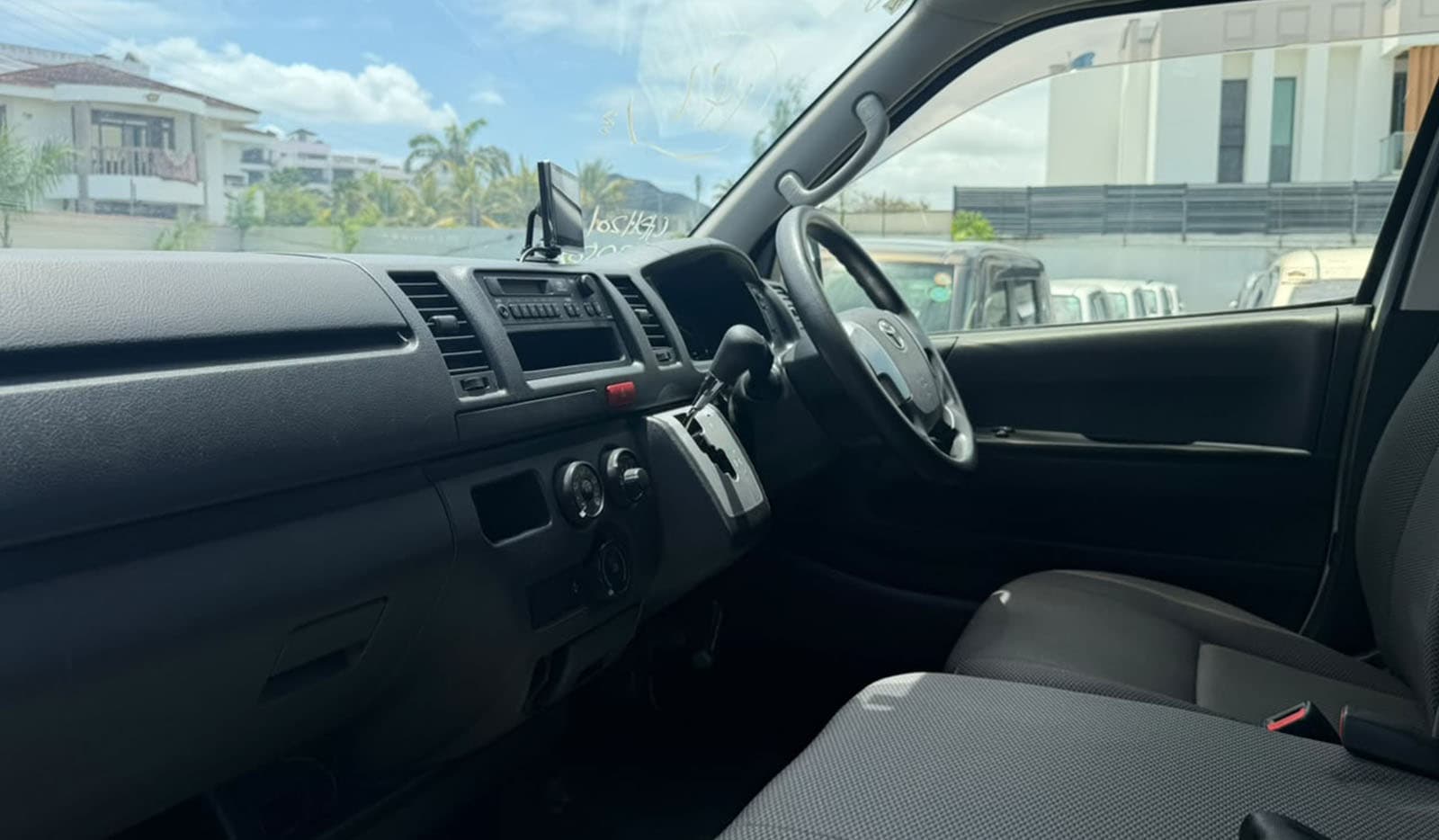 2019 Toyota Hiace DX image-7