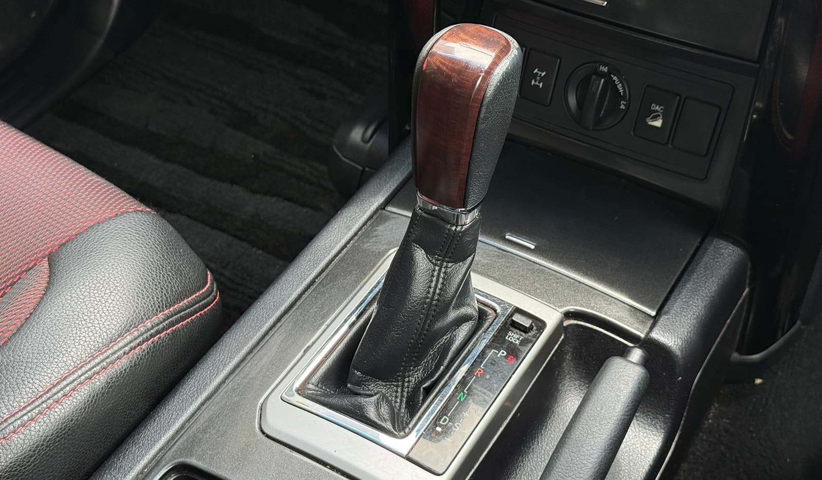 2016 Toyota Land Cruiser Prado TX image-9