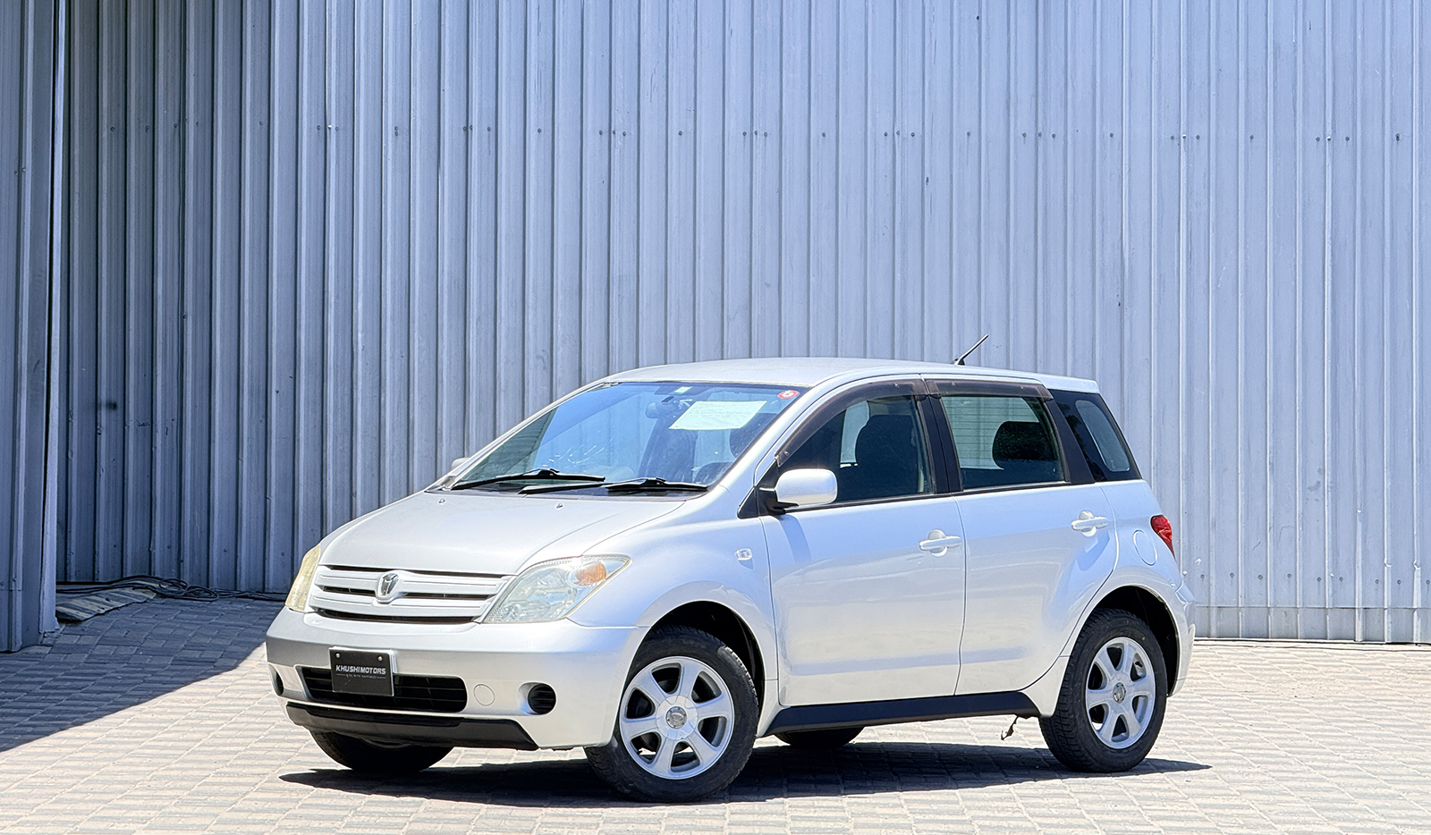 2002 Toyota IST 1.5F image-2