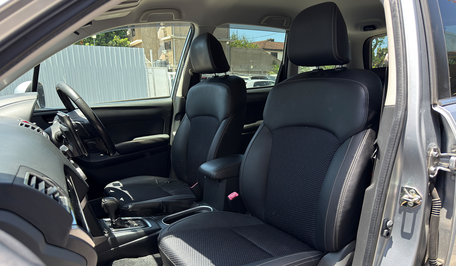 2016 Subaru Forester 2.0XT EYESIGHT 4WD image-9