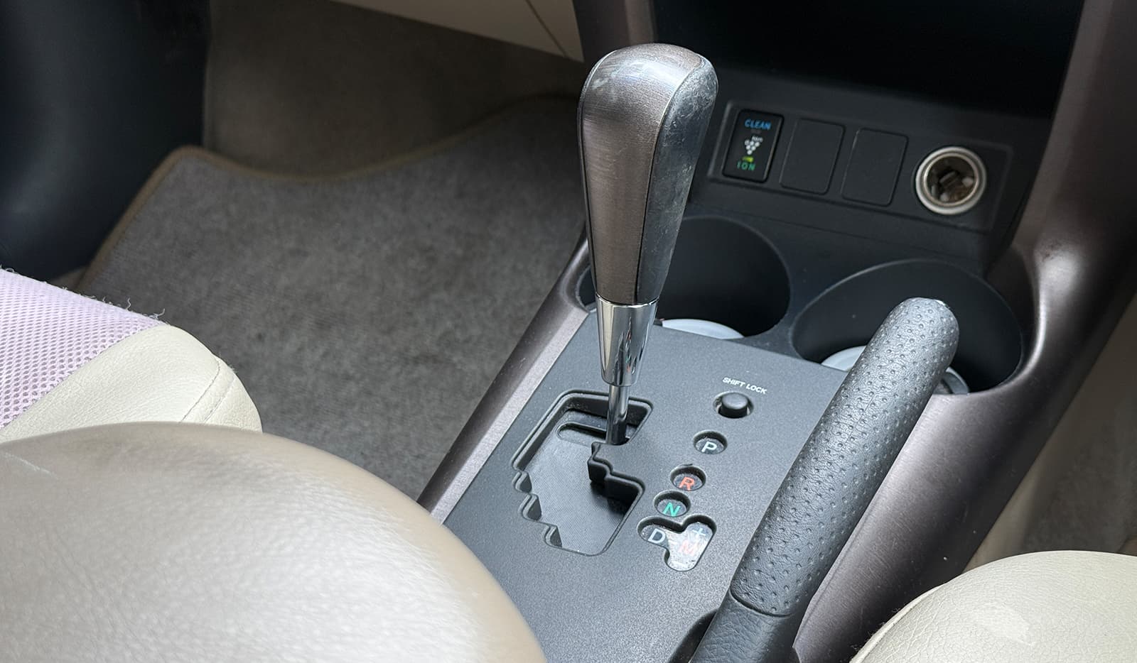 2008 Toyota Vanguard 240S image-9