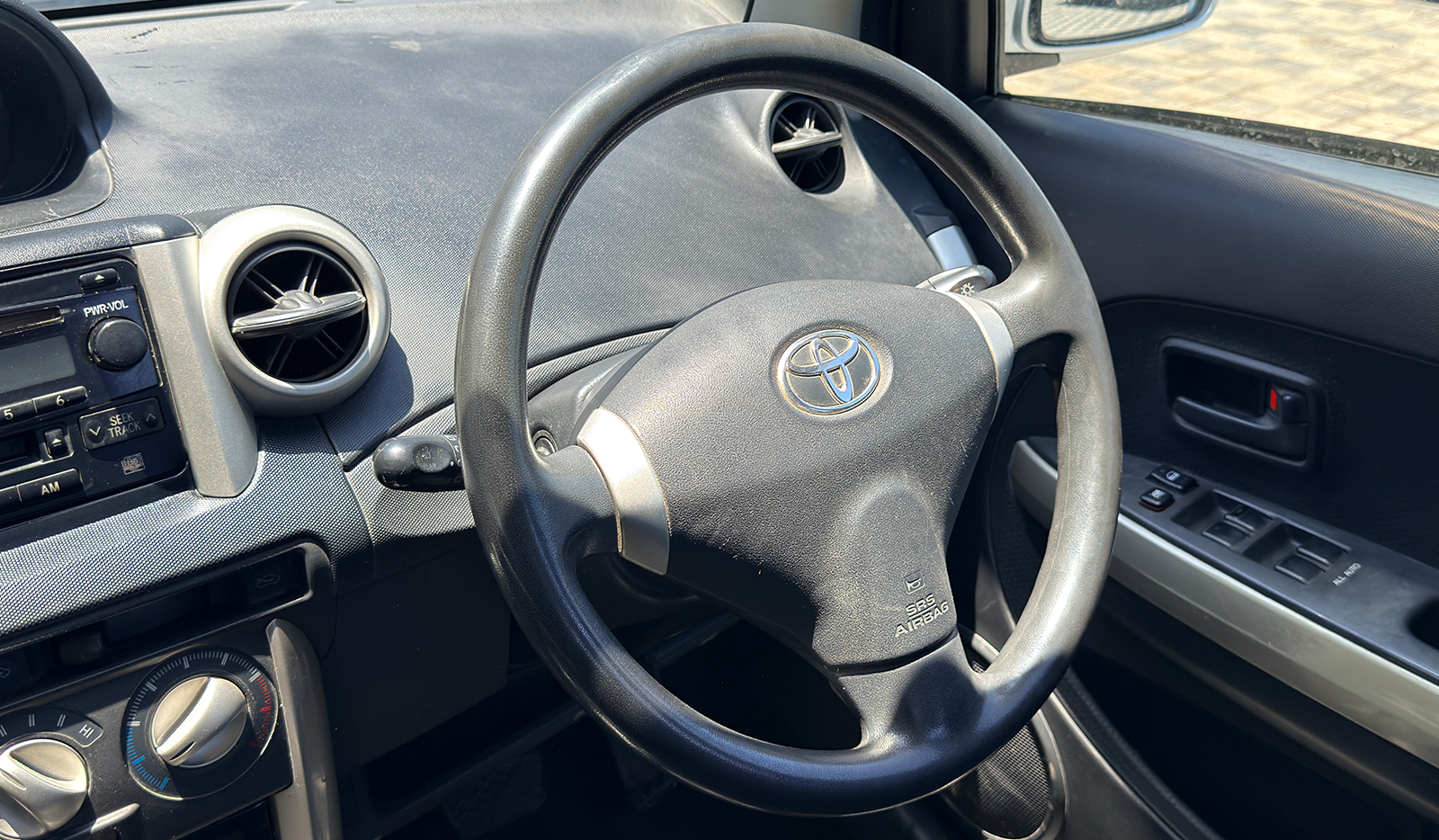 2002 Toyota IST 1.5F image-6