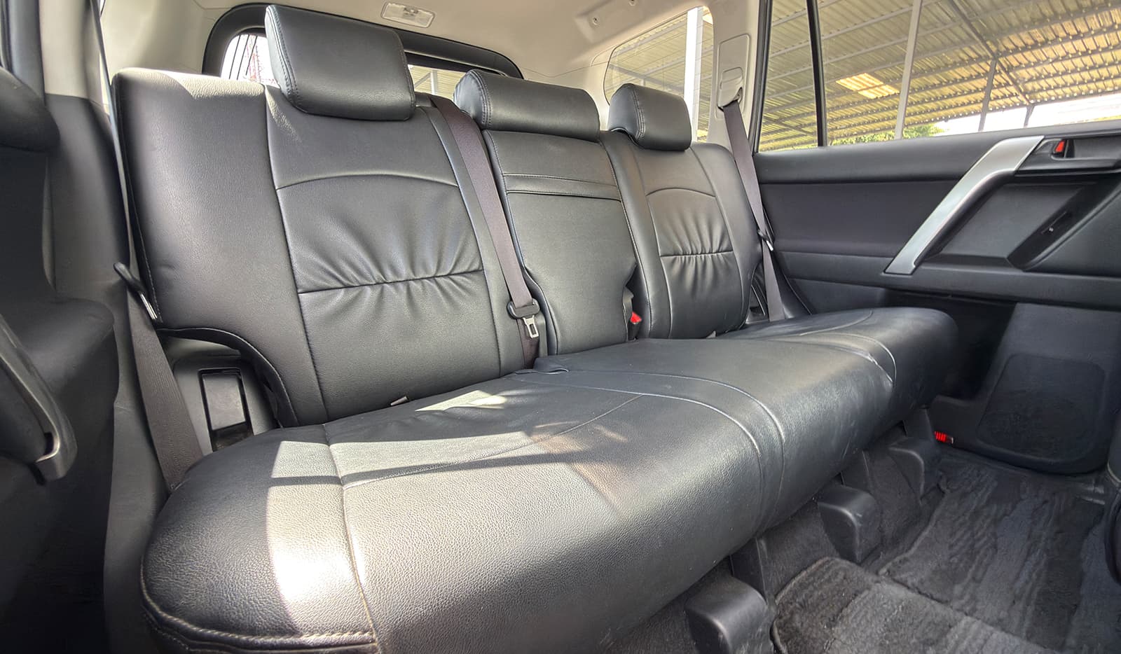 2016 Toyota Land Cruiser Prado TX image-11