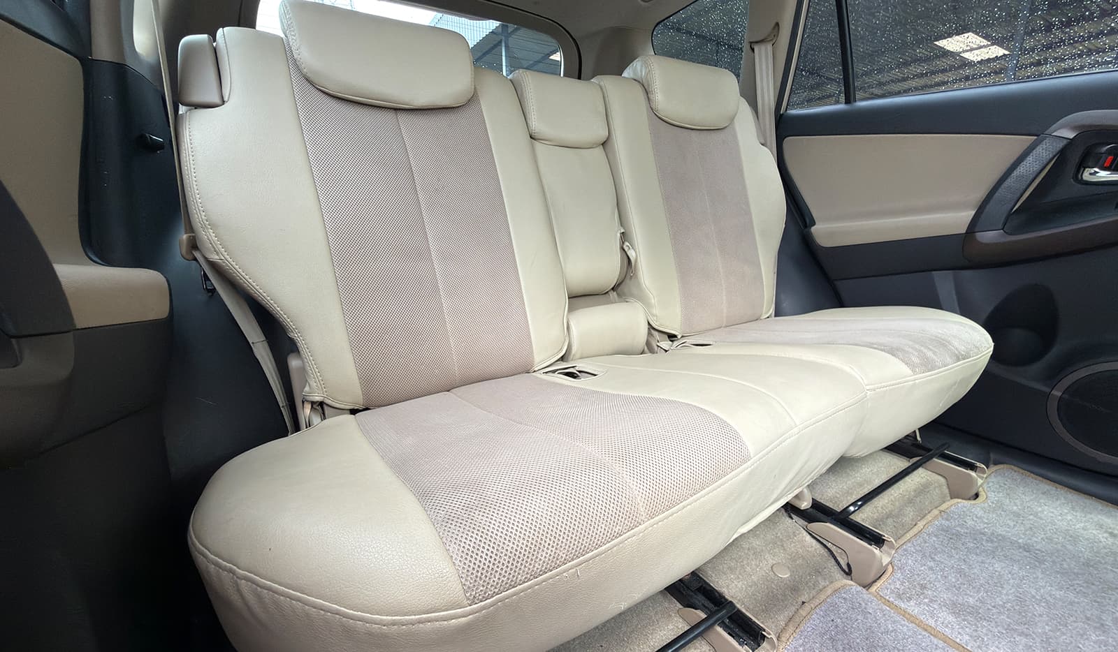 2008 Toyota Vanguard 240S image-10