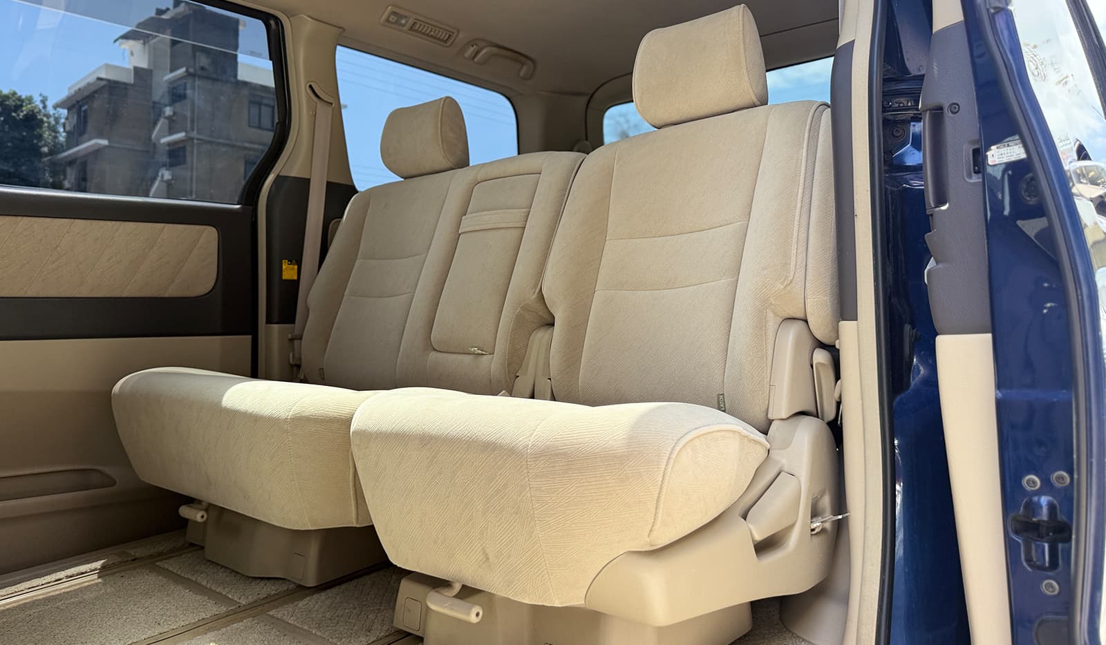 2005 Toyota Alphard AX L image-12