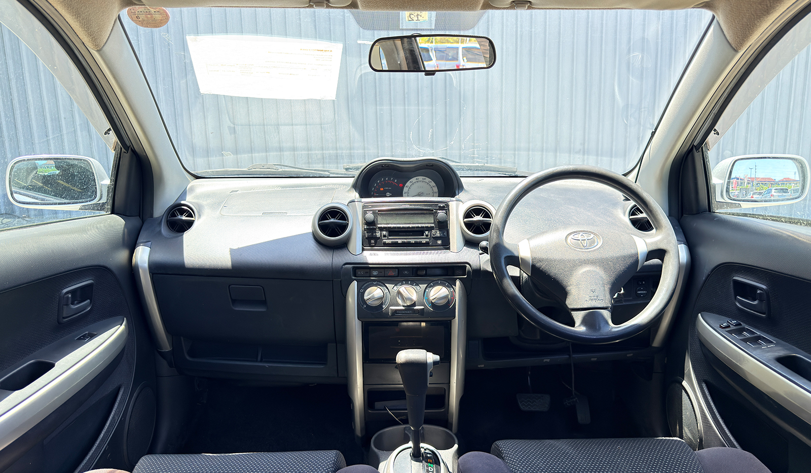 2002 Toyota IST 1.5F image-8