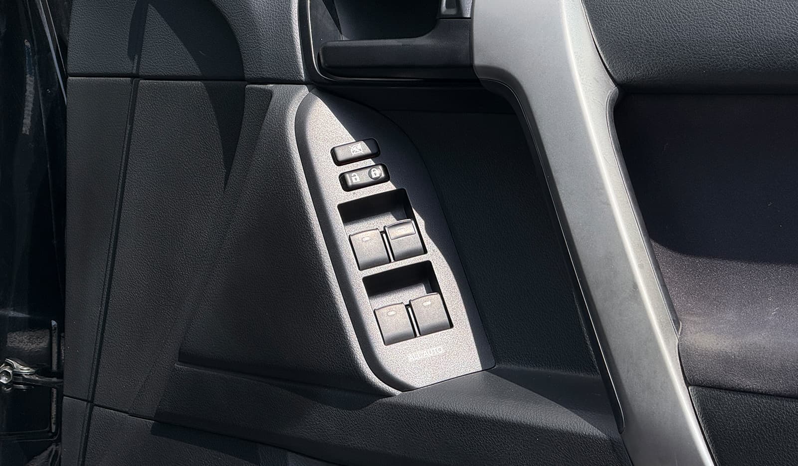 2016 Toyota Land Cruiser Prado TX image-9