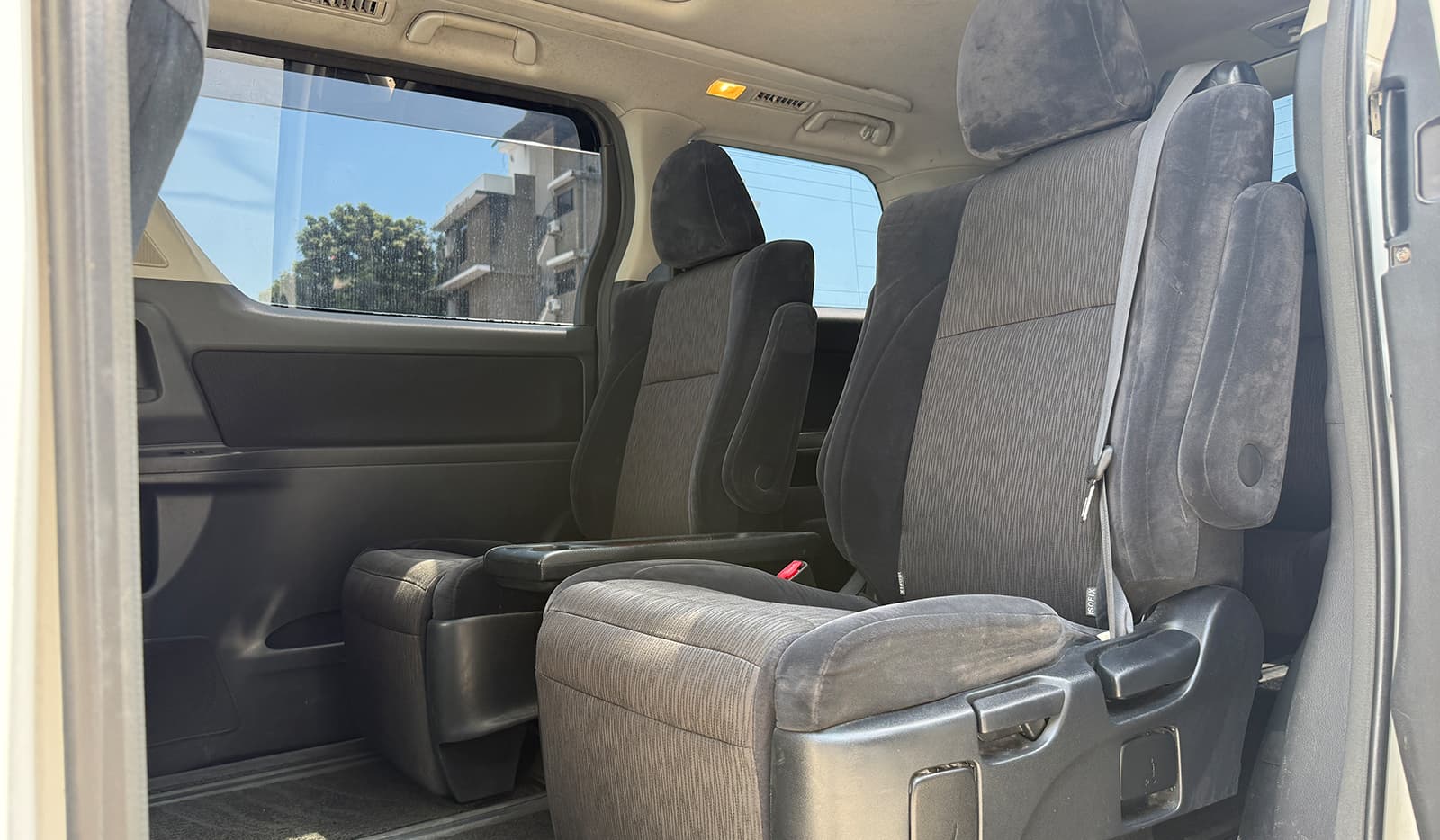 2009 Toyota Alphard 240S image-11