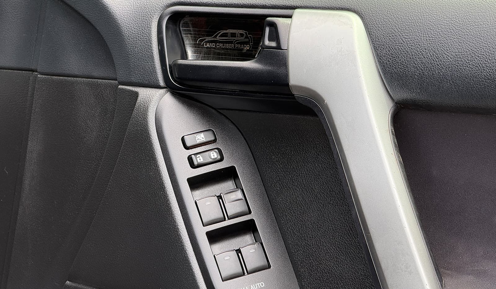 2016 Toyota Land Cruiser Prado TX image-13