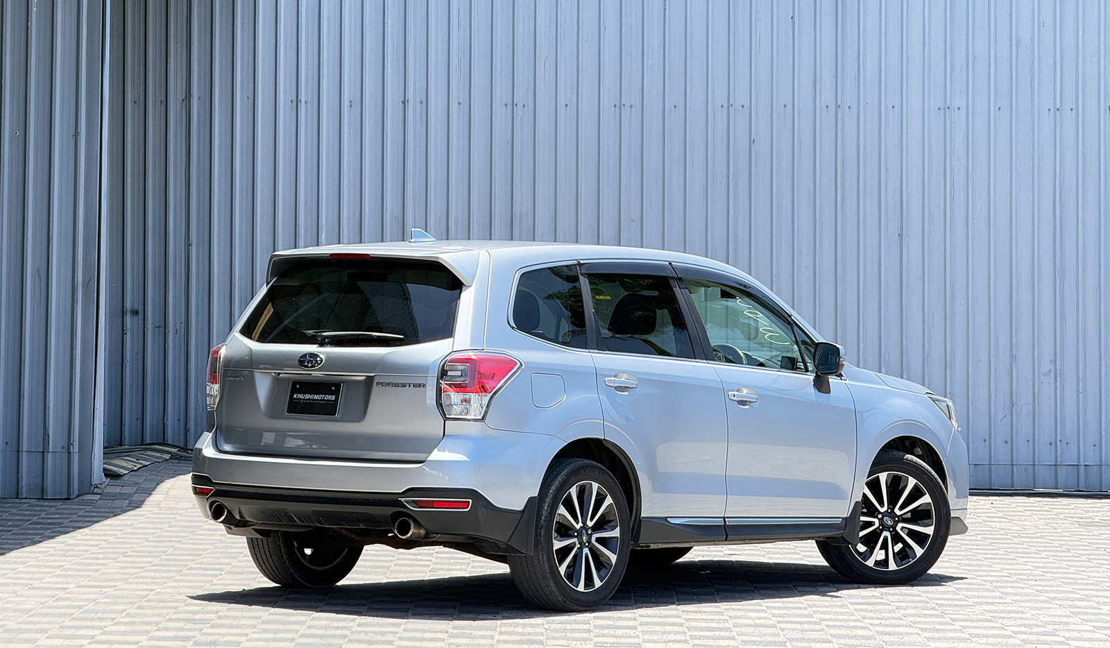 2016 Subaru Forester 2.0XT EYESIGHT 4WD image-4
