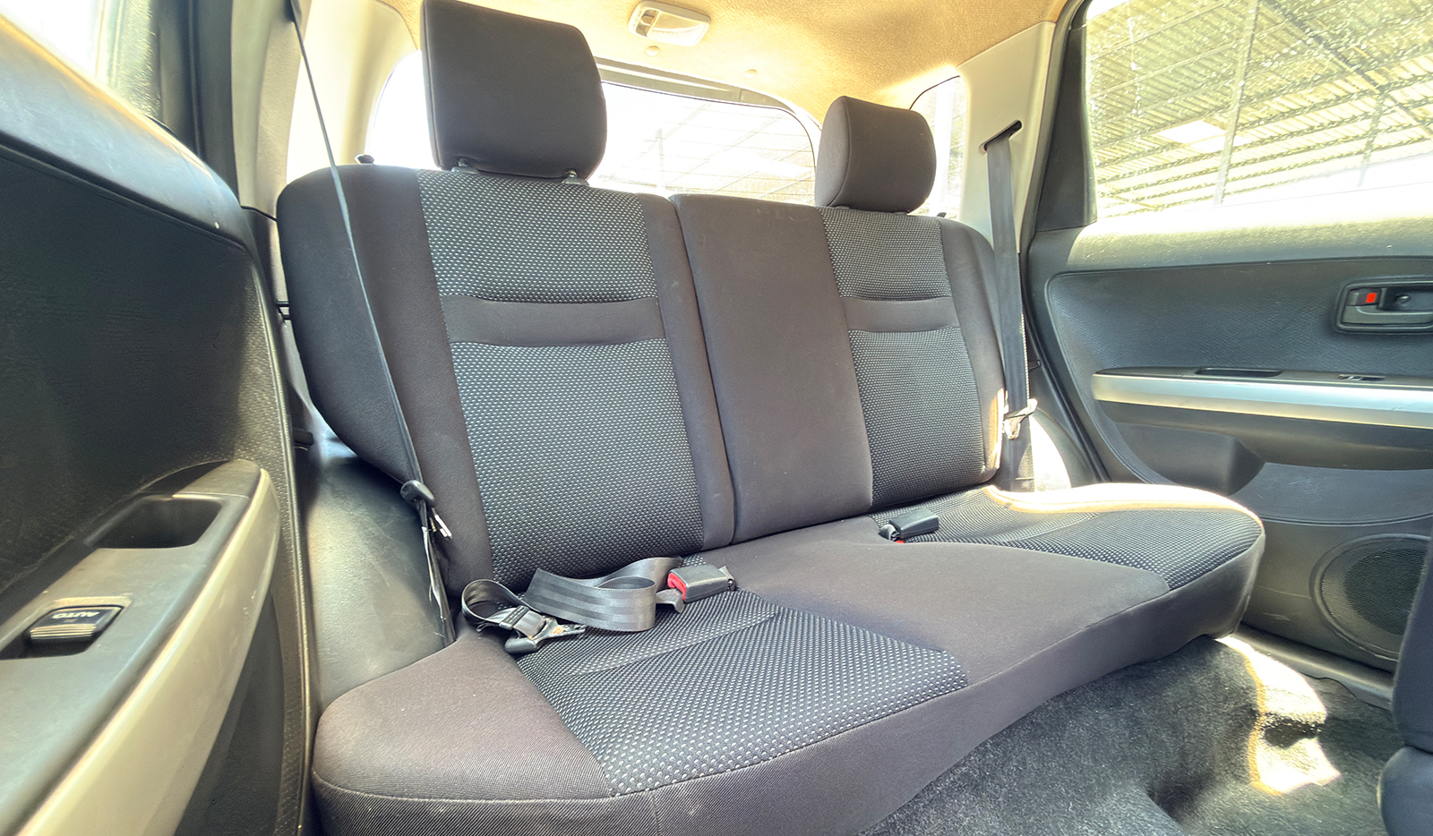 2002 Toyota IST 1.5F image-10