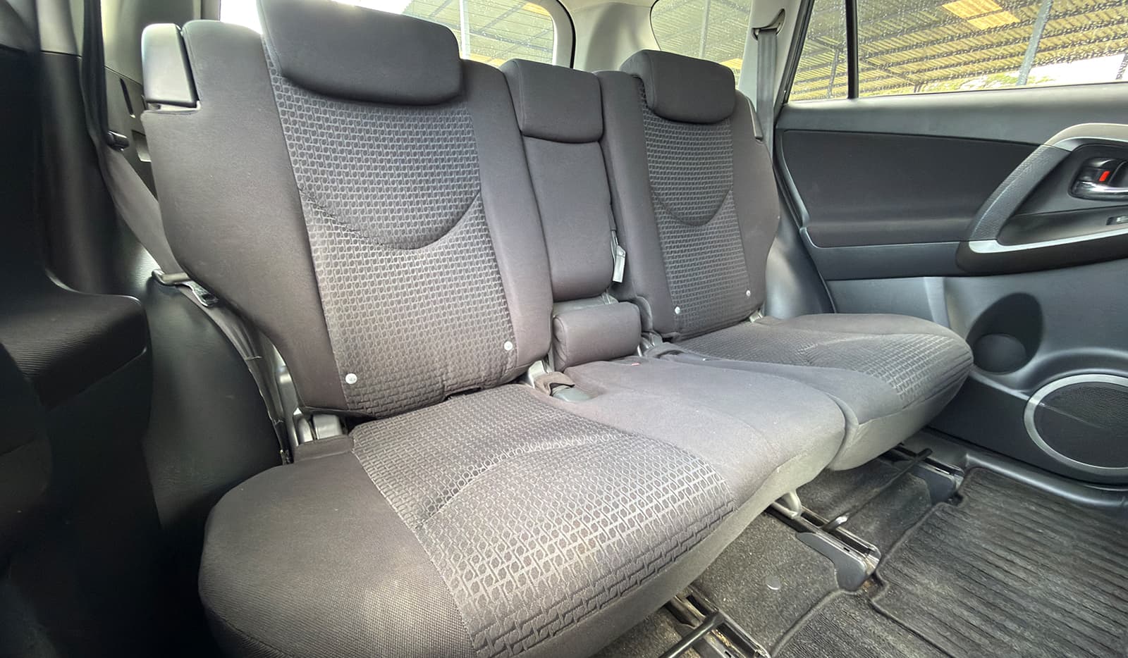 2009 Toyota Vanguard 240S image-12