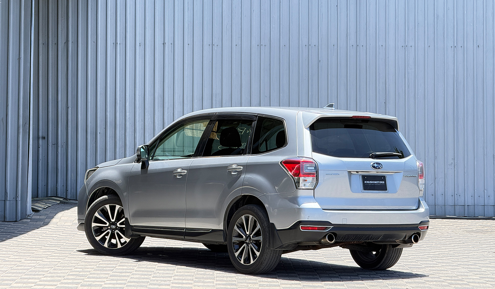 2016 Subaru Forester 2.0XT EYESIGHT 4WD image-3