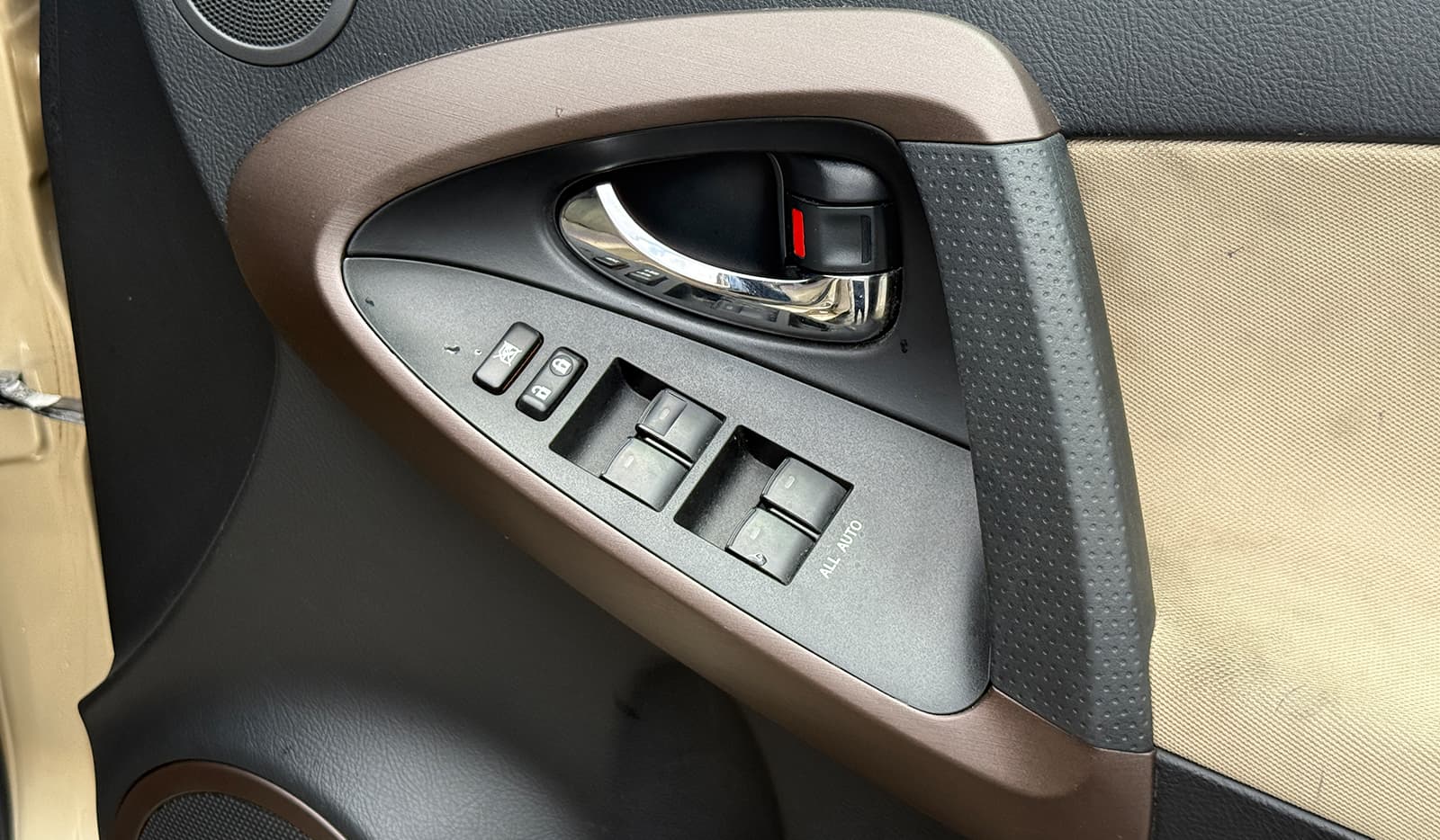 2008 Toyota Vanguard 240S image-13