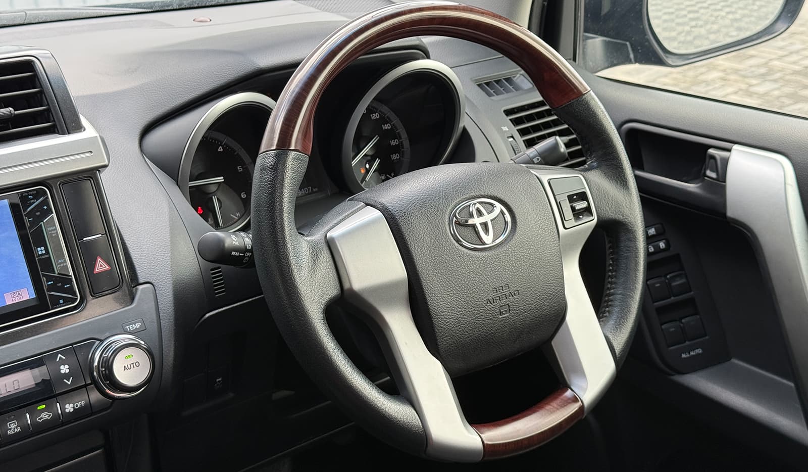 2016 Toyota Land Cruiser Prado TX image-5
