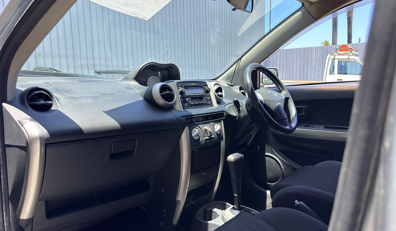 2002 Toyota IST 1.5F image-9