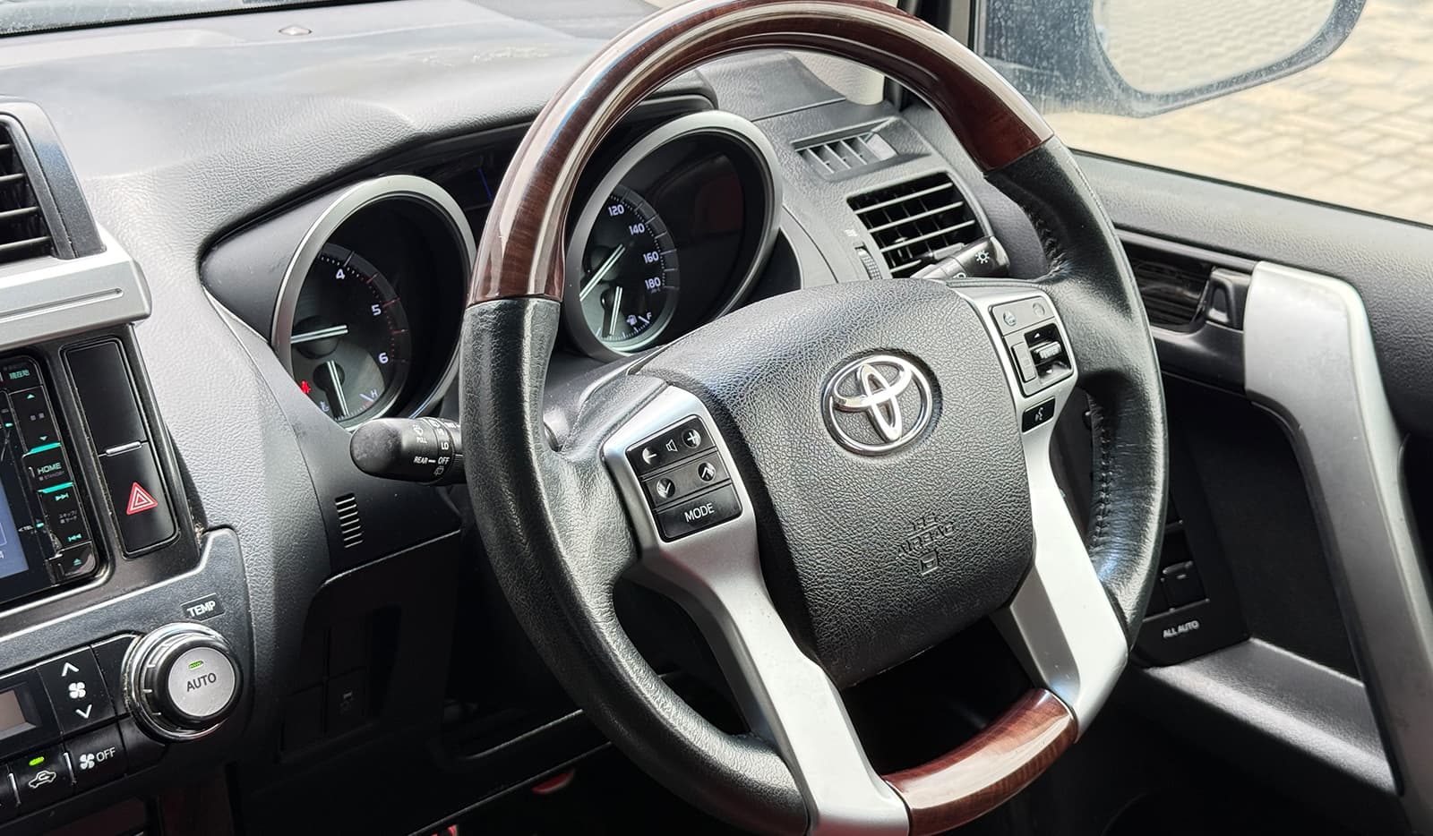 2016 Toyota Land Cruiser Prado TX image-5