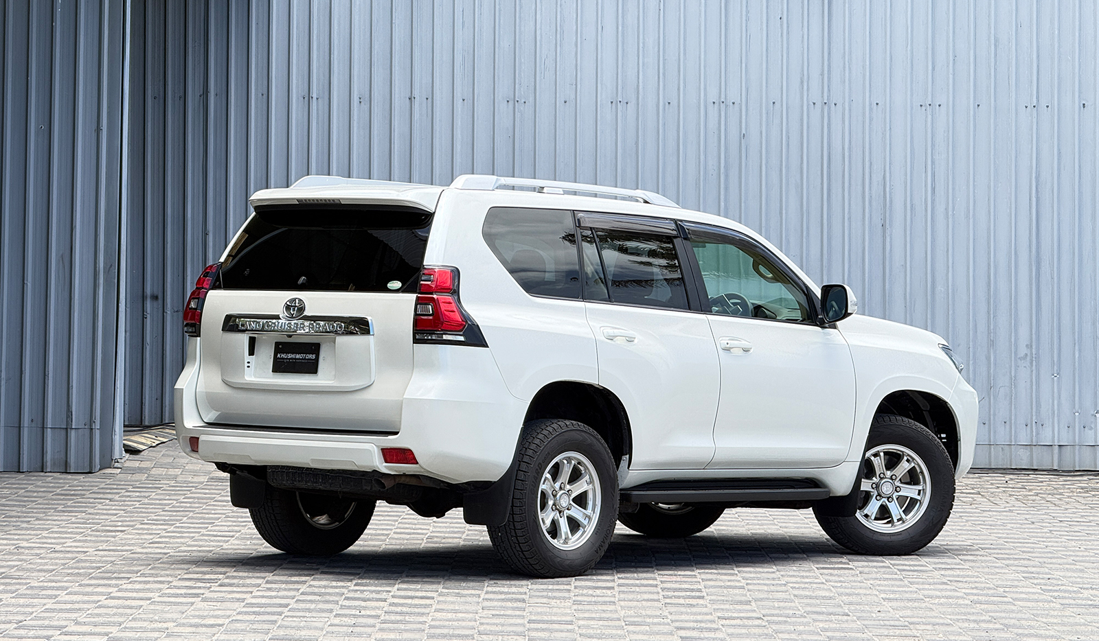 2016 Toyota Land Cruiser Prado TX image-4