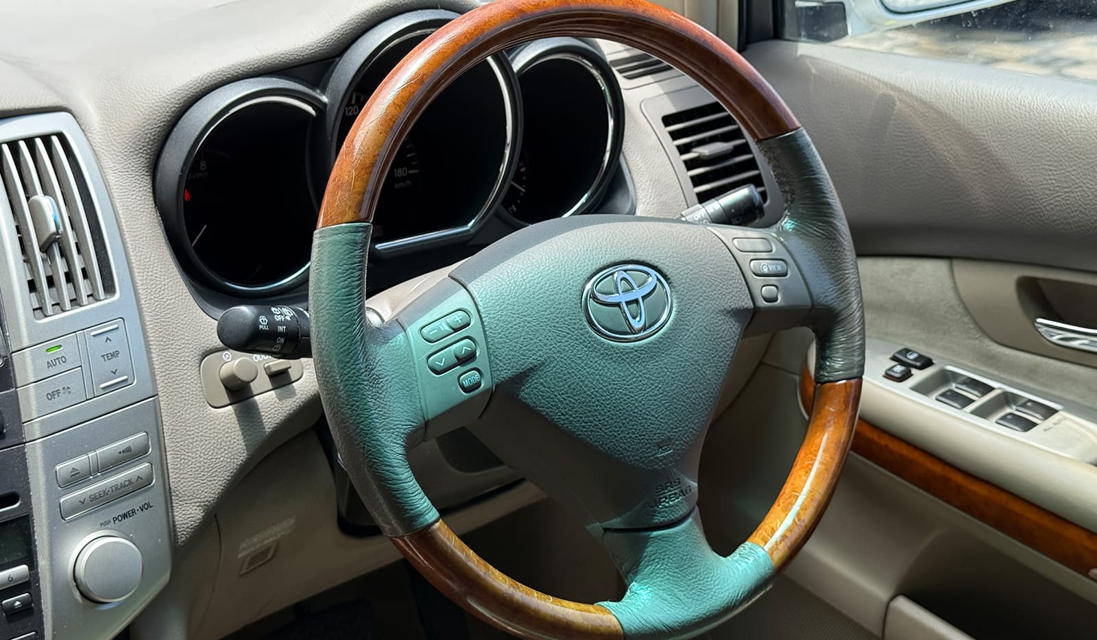 2005 Toyota Harrier 240 GL PKG image-7