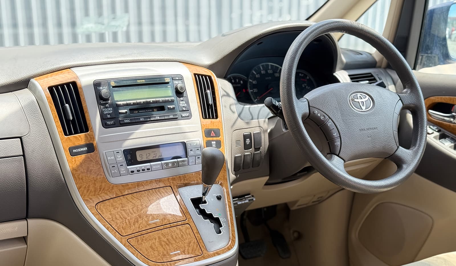 2005 Toyota Alphard AX L image-8