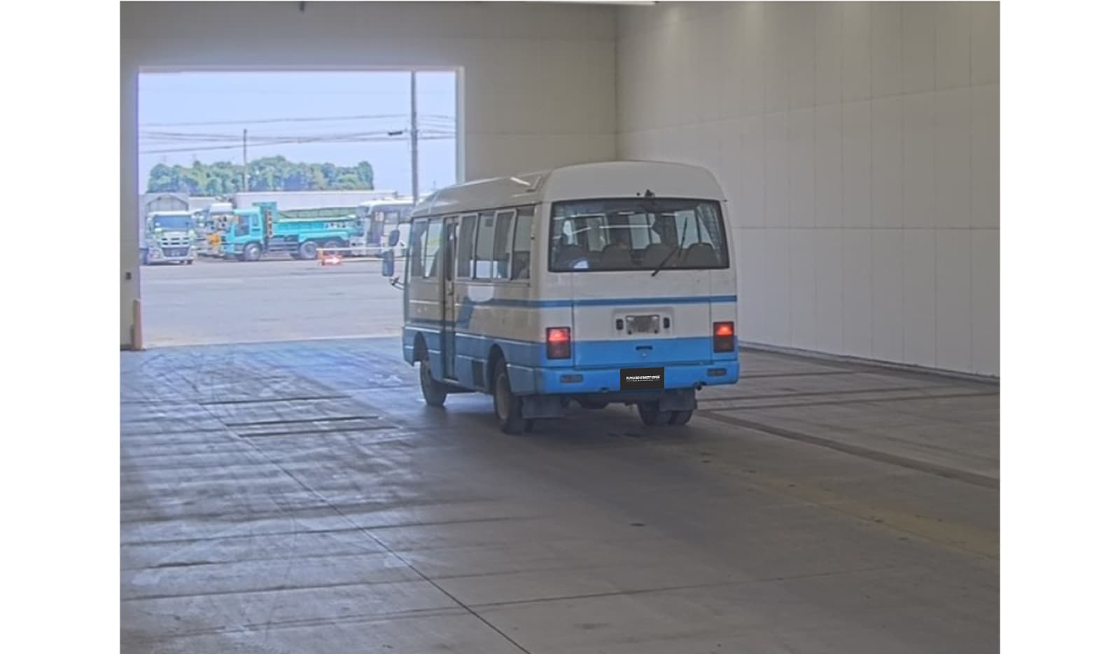 1995 Isuzu Journey Bus image-2