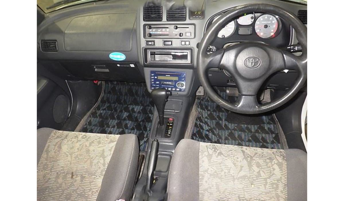 1999 Toyota RAV-4 V image-4