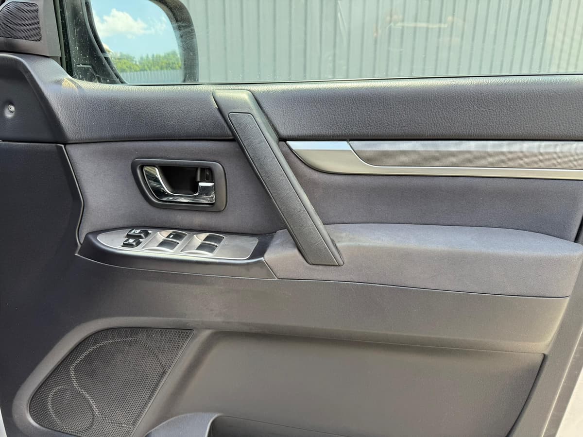 2007 Mitsubishi Pajero Long Exceed image-10