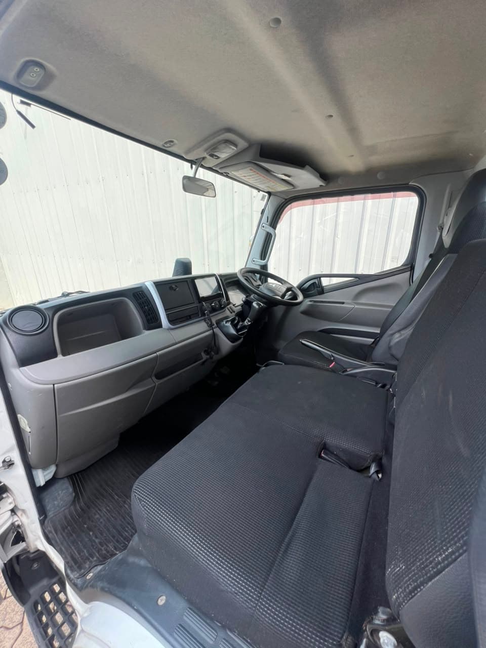 2018 Mitsubishi Canter 2.0 Ton image-8