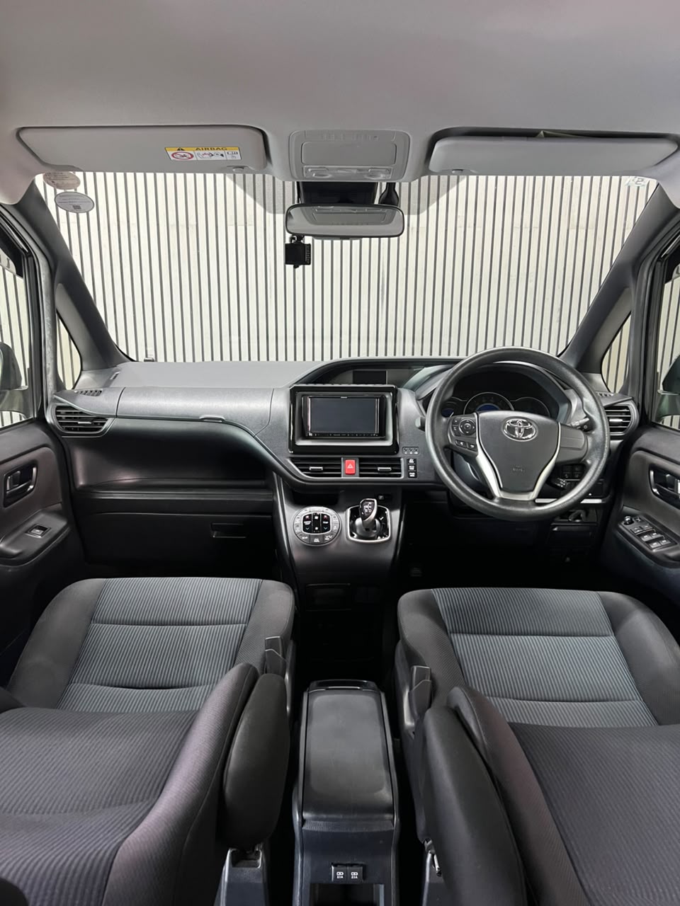 2019 Toyota Voxy HYBRID X image-7