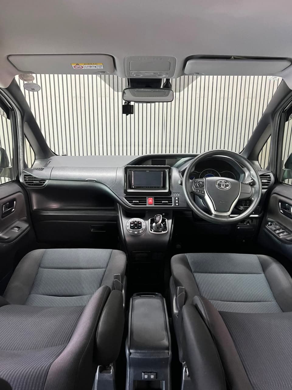 2019 Toyota Voxy HYBRID X image-7