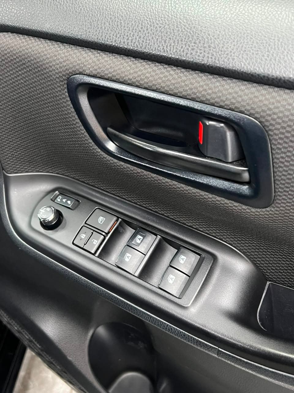 2019 Toyota Voxy HYBRID X image-10