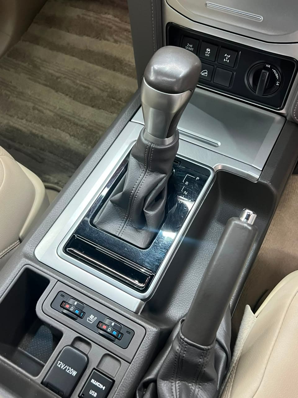 2019 Toyota Land Cruiser Prado TX L Package image-9