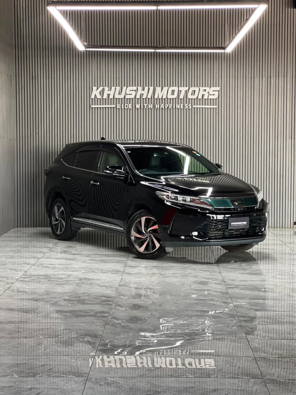 2019 Toyota Harrier image-1