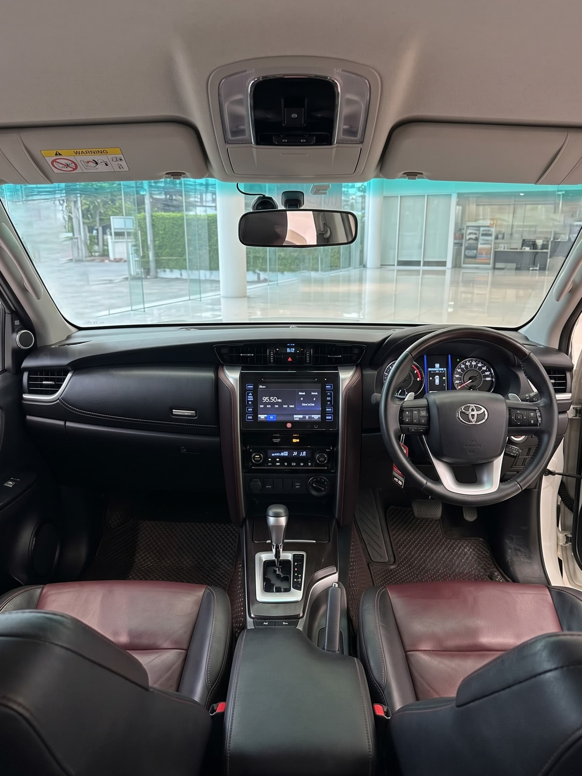 2019 Toyota Fortuner image-7