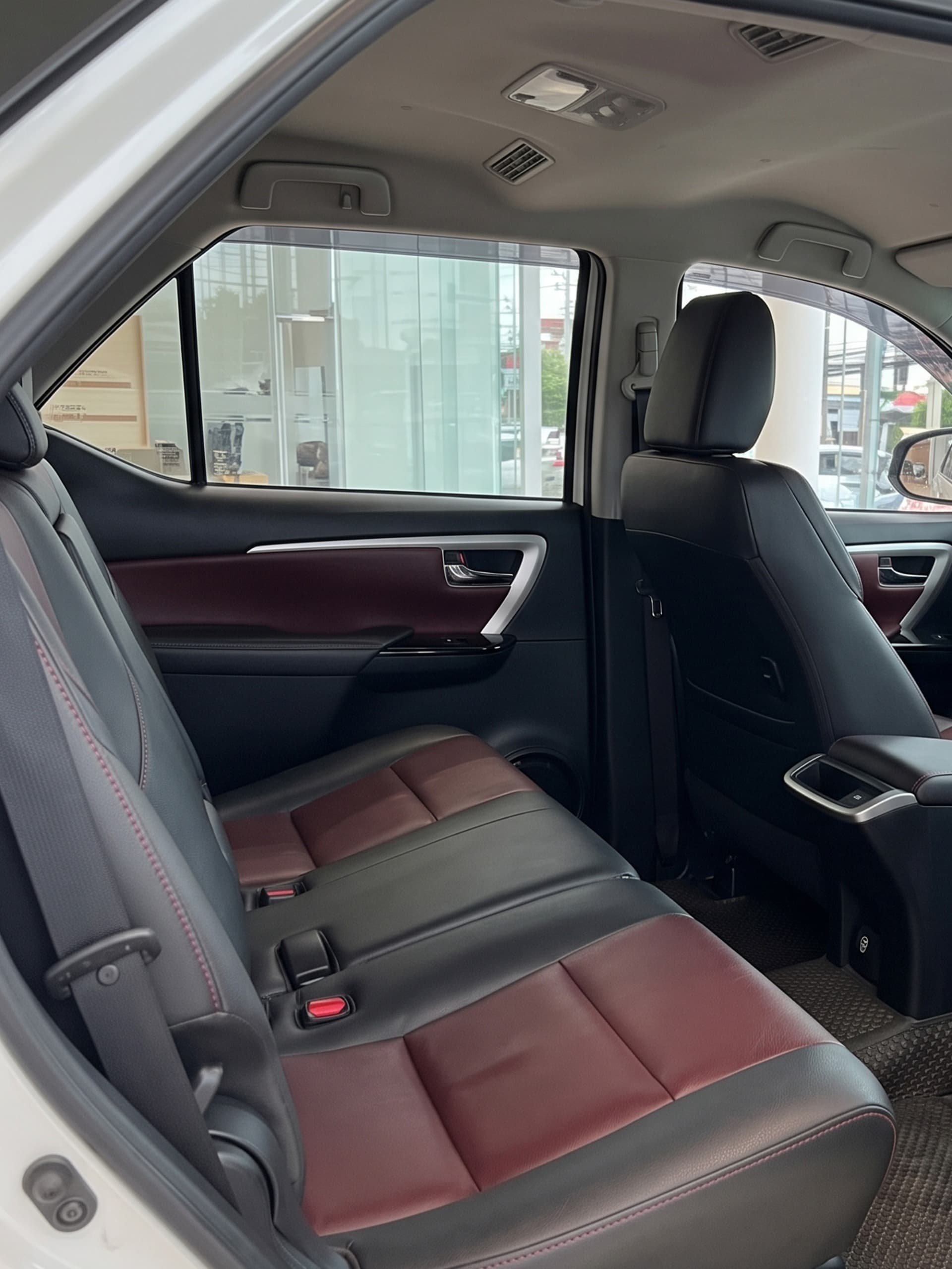 2019 Toyota Fortuner image-11