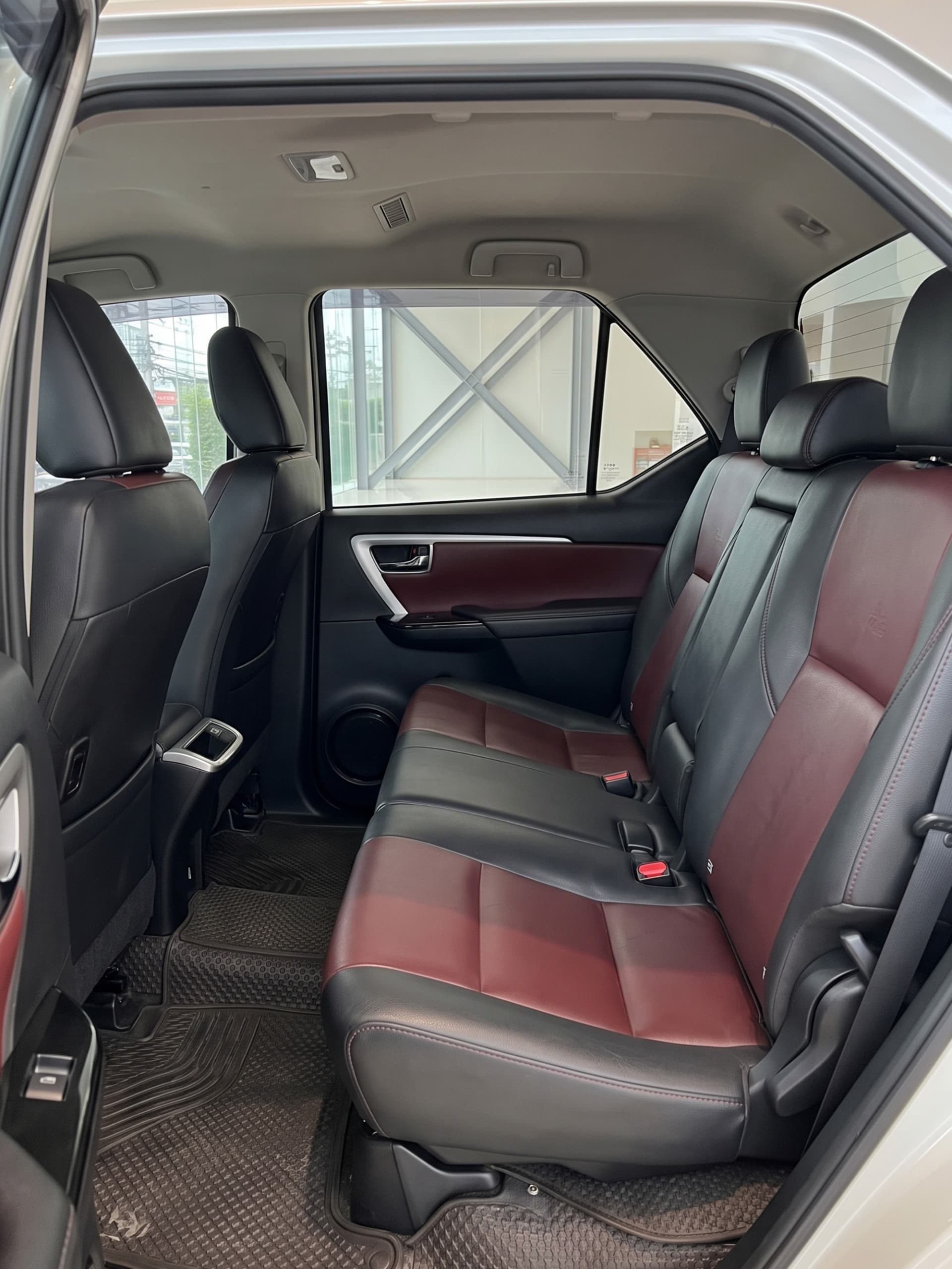2019 Toyota Fortuner image-9