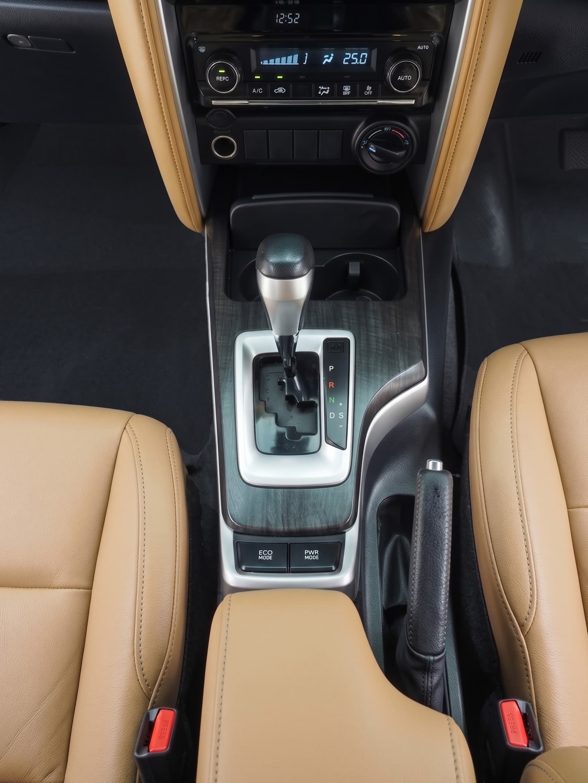 2019 Toyota Fortuner image-10