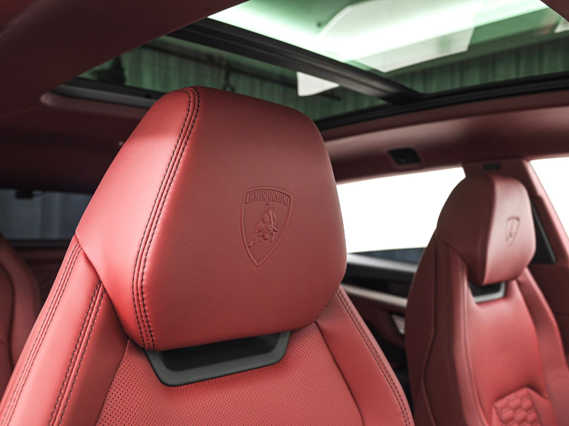 2020 Lamborghini Urus image-12