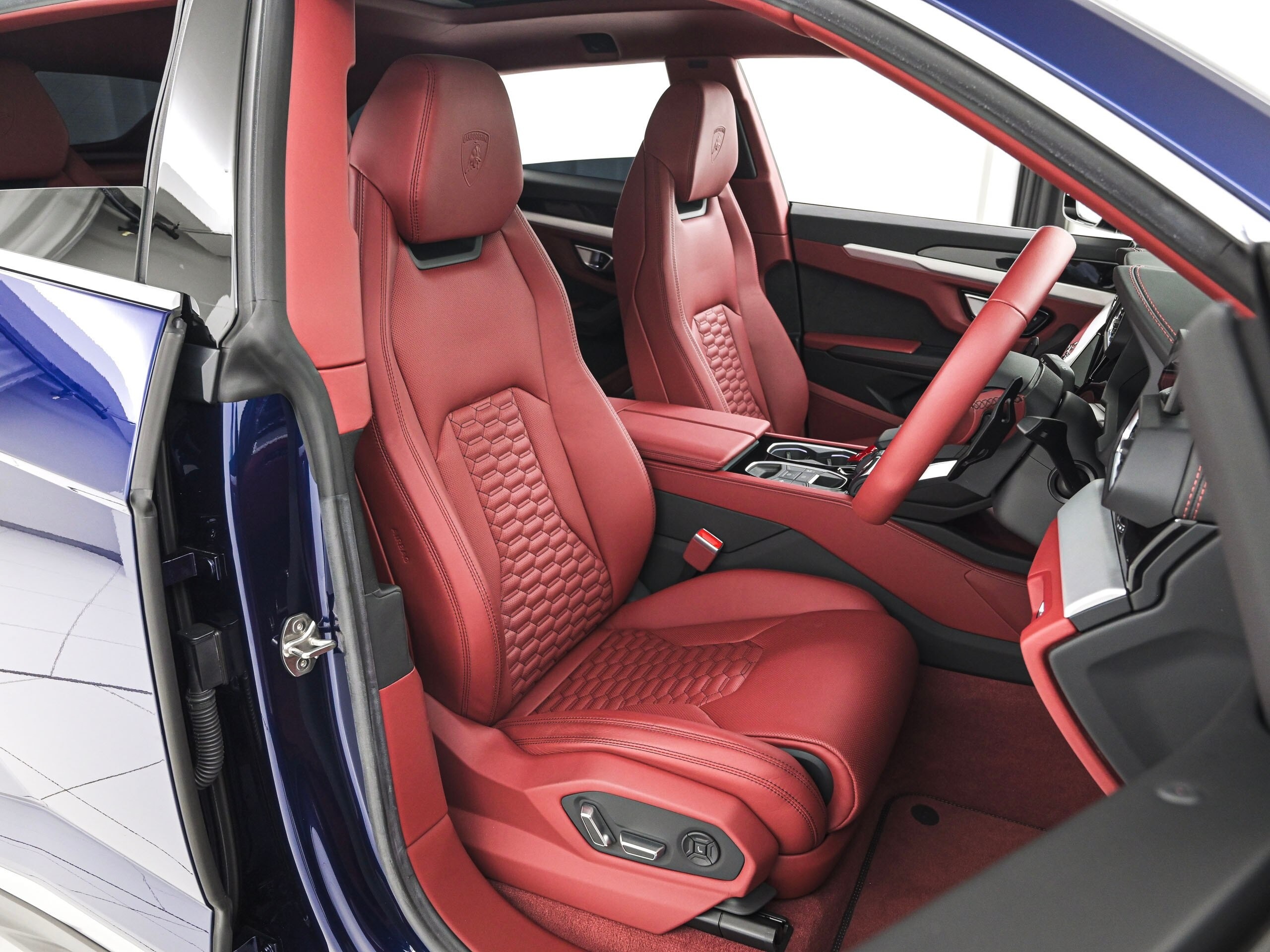 2020 Lamborghini Urus image-8