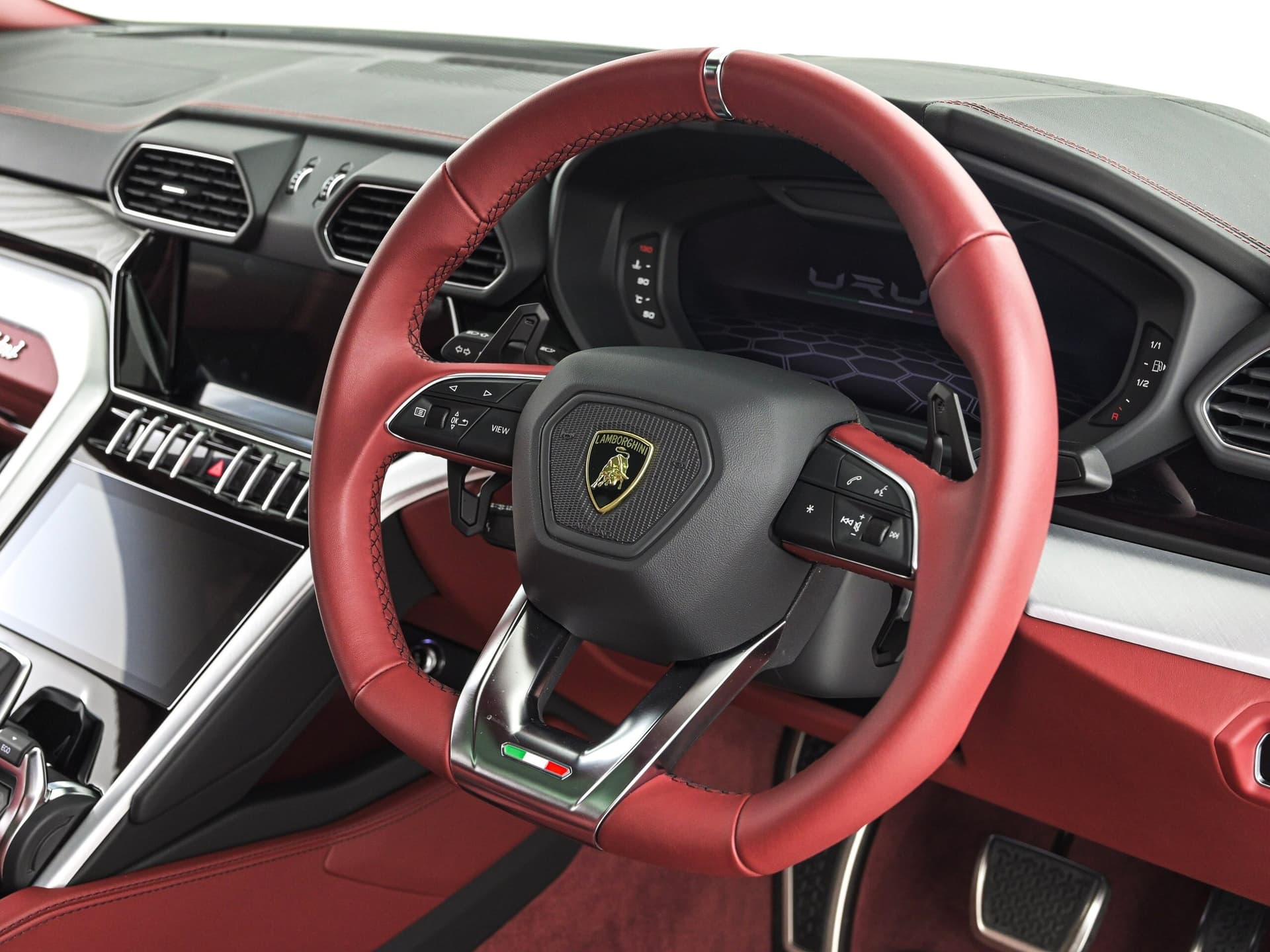 2020 Lamborghini Urus image-7