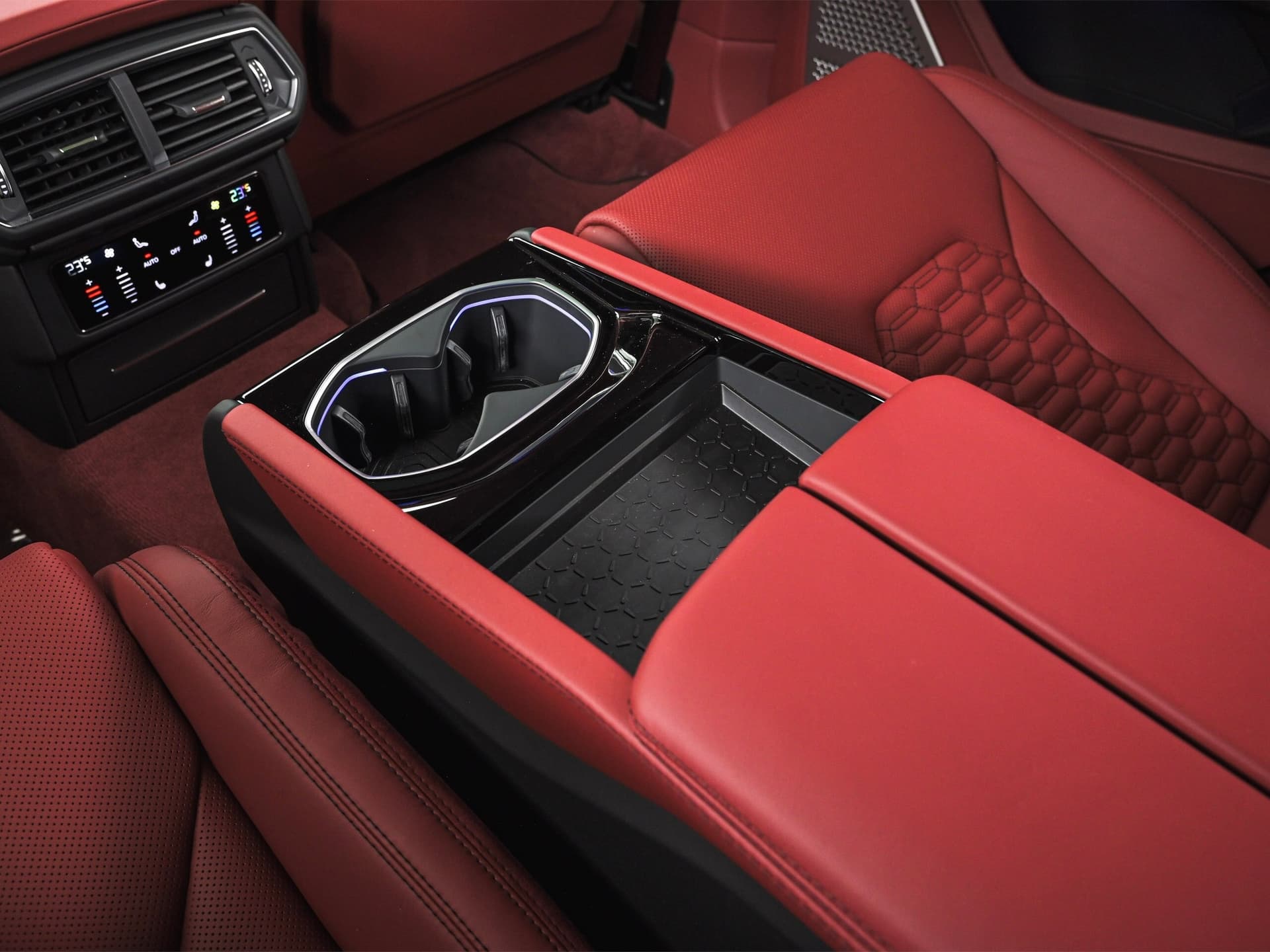 2020 Lamborghini Urus image-11