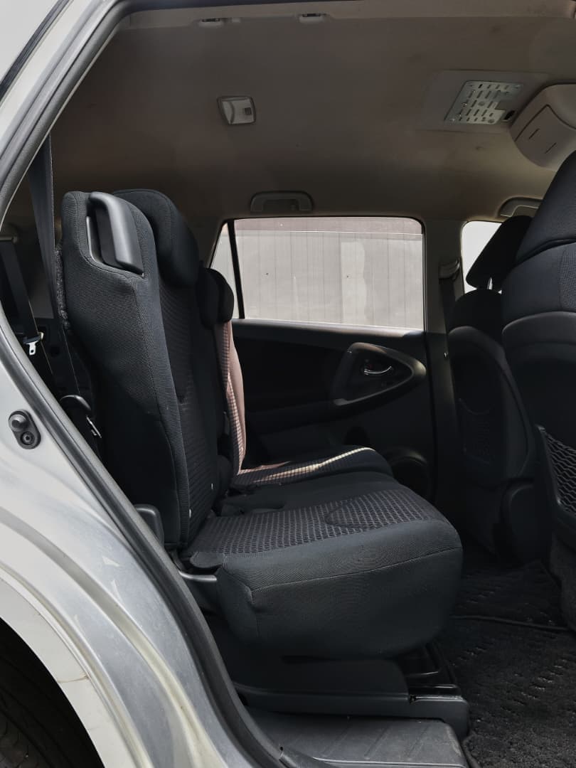 2009 Toyota Vanguard 240S image-9