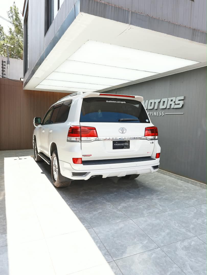 2017 Toyota Land Cruiser 200 image-4